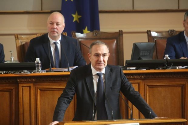 От името на БСП за България Борислав Гуцанов предложи точките