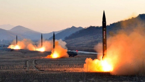 Северна Корея е произвела около 100 артилерийски изстрела в буферната зона на Японско море