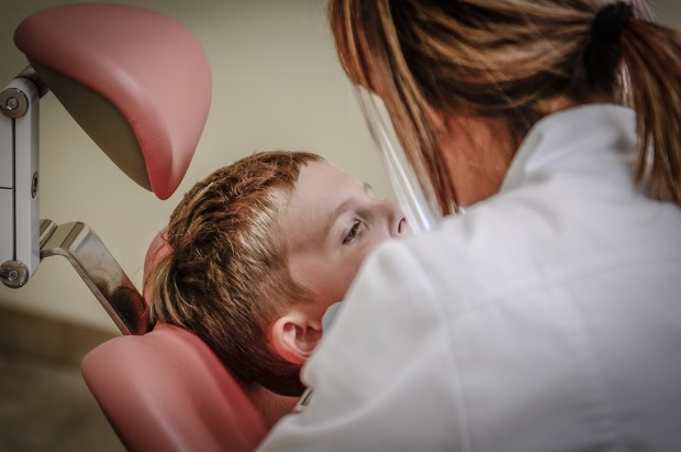 Стоматолози от Смолян препоръчват силанизиране на детските зъби
