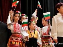 Тържествен концерт за Деня на народните будители събра самодейци и хорови състави от Сливен