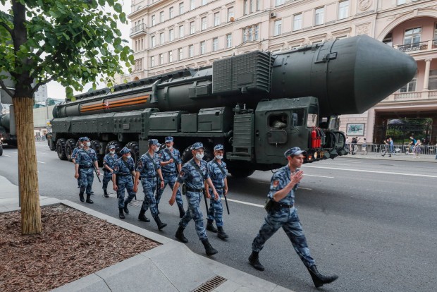 Руски военни лидери са обсъдили използването на ядрени оръжия