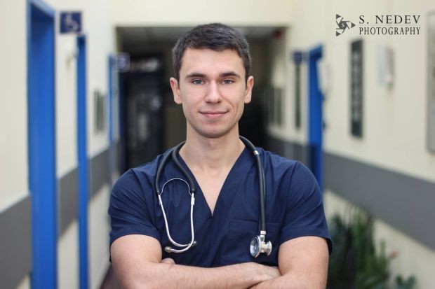 Д-р Самуил Кътов от от Клиниката по медицина и онкология към