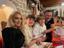 Димитър Рачков празнува рождения ден на сина си в компанията на Анита