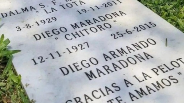 Тленните останки на легендата Диего Армандо Марадона почиват в частното