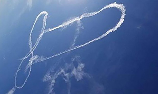 Американски самолет нарисува "небесен пенис" над руска база в Сирия