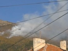 Продължава да бушува пожарът в Стара планина над Карлово