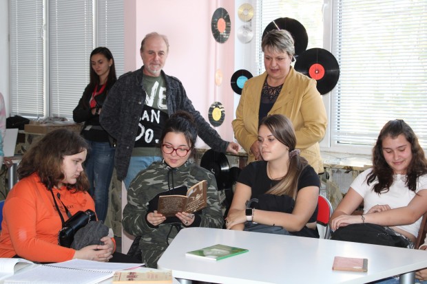 Ученици дискутираха пътят на "История славянобългарска"