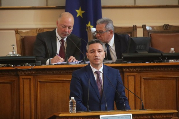 Заместник-председателят на Народното събрание Кристиан Вигенин се изказа от парламентарната