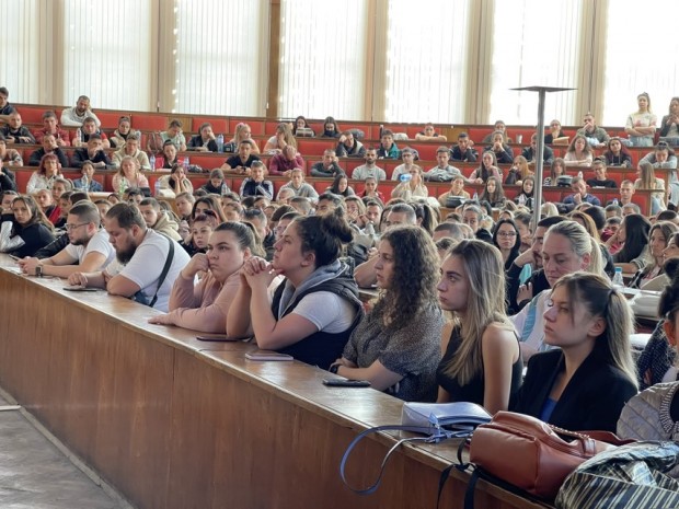 Студенти от пловдивски университет искат нов Студентски съвет, който да защитава интересите им