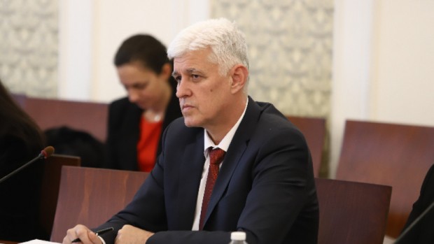 Министърът на отбраната Димитър Стоянов: Ще бъде изготвен анализ на излишната техника и въоръжение