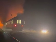 От полицията съобщиха, че машинист на влака София - Варна е пострадал при пожара