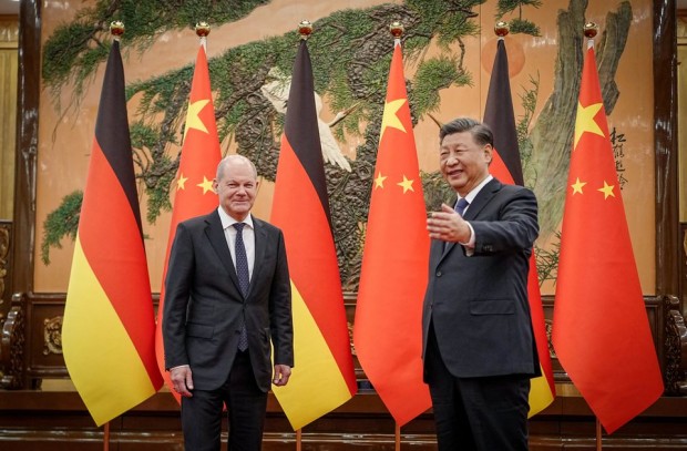 Си каза на Шолц, че Китай и Германия трябва да работят заедно по време на "времена на смут"