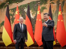 Си каза на Шолц, че Китай и Германия трябва да работят заедно по време на "времена на смут"