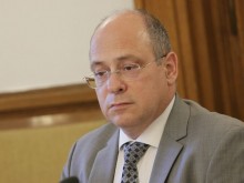 Министър Лазаров: Плащанията от бюджета и от ДОО няма да бъдат намалени