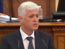 Министърът на отбраната: Трябва да имаме още осем самолета