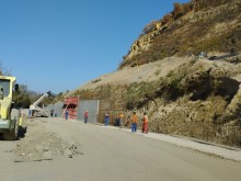 До края на ноември свлачището край Сухиндол ще е укрепено и безопасно за жителите
