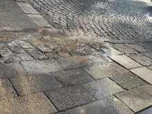 Въпреки сигналите до ВиК два дни питейна вода се излива в центъра на Пловдив