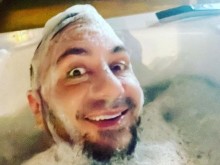 И Константин се щракна от банята