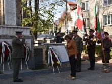 На Архангелова задушница кметът на Ловеч почете паметта на загиналите във войните