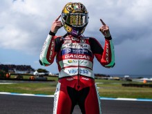 Гевара ознаменува титлата в Moto3 с победа във Валенсия