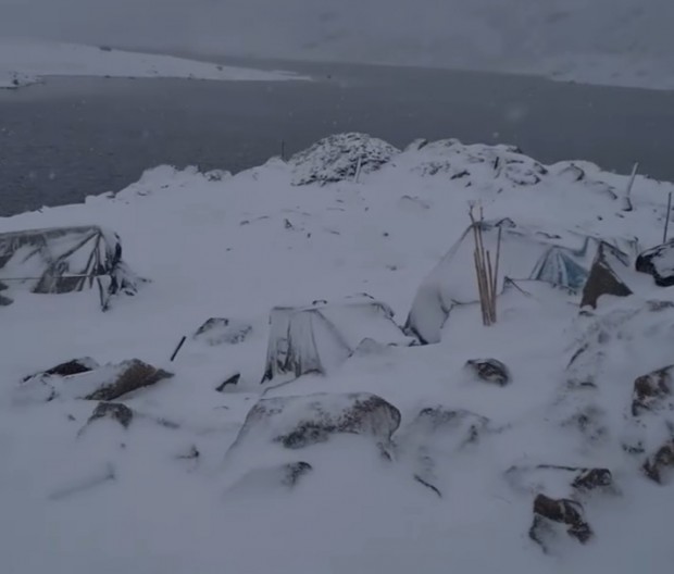 Диката Попов пусва във Facebook видео от снеговалежа над заслона