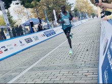 Кениец спечели Истанбулския маратон, етиопска доминация при жените