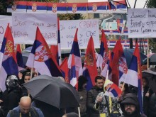 Хиляди сърби се събраха на протест в Косовска Митровица, пяха "Ово е Сърбия"
