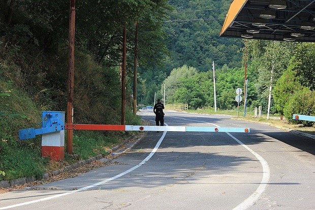 ВМРО: Два автобуса с младежи и студенти са спрени на граничен пункт Олтоманци при Сърбия