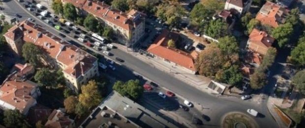 Задръствания в Пловдив, след като беше пуснато кръговото движение около Водната палата