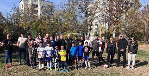 TD С футболна среща между детски отбори бе открито новото спортно