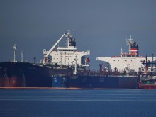 Двата конфискувани гръцки танкера все още са в Иран
