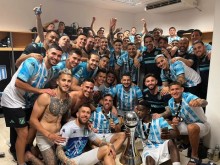 Отборът на Расинг Клуб спечели Шампионския трофей в Аржентина в мач с десет червени картона