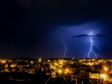 Бурята "Ева" постепенно се изтегля от пределите на Гърция