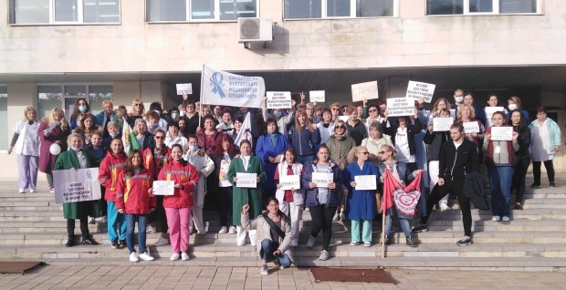Снежана Николова: 136 будни хора са дадени на съд един ден преди да започне ефективната стачка в МБАЛ-Добрич