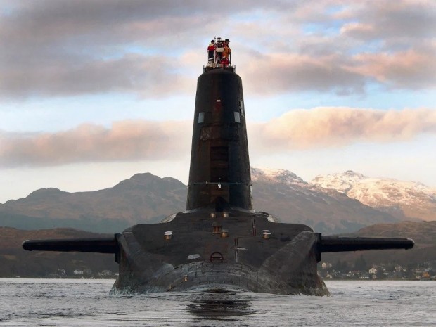 Британска ядрена подводница прекрати свръхсекретна мисия заради пожар на борда