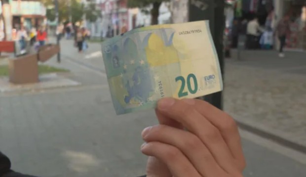 Търговци от Женския пазар в София: Като се въведе еврото – още по-скъпо ще стане