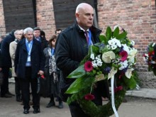 Гешев положи венци в лагера Аушвиц в памет на милионите жертви на Холокоста