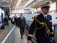 Гръцкият министър на отбраната проверява фрегати във Франция