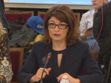 Десислава Атанасова: Може да опитаме да привлечем колеги от другите парламентарни групи
