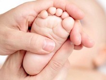 56-годишна жена стана сурогатна майка на собственото си внуче