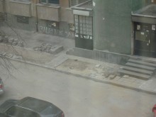 Пловдивчани разбиха тротоар, за да възпрепятстват паркирането по него