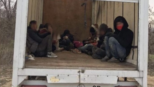 TD 7 мигранти са задържани на автомагистрала Тракия близо до разклона