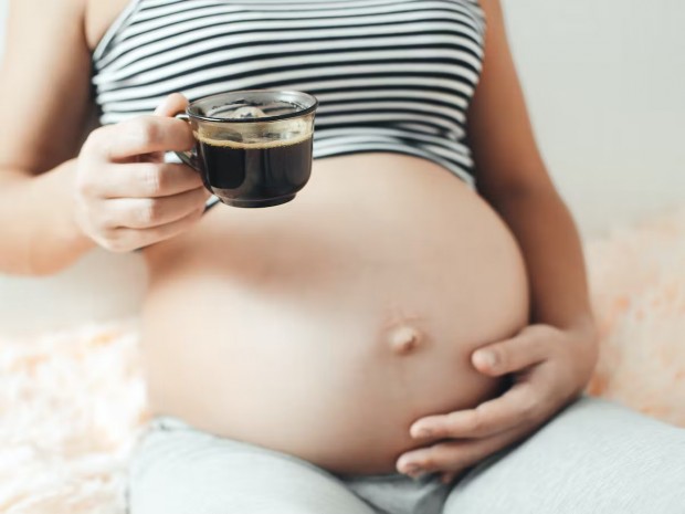 Бременните жени, които консумират дори неголеми дози кофеин (кафе, черен