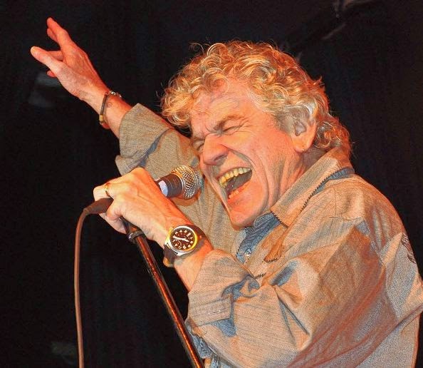 Починал е оригиналният вокалист на легендарната шотландска хард рок банда Назарет  Дан