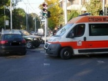 Блъснаха млада жена на пешеходна пътека в Пловдив