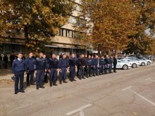 Сливенските полицаи и пожарникари сведоха глави в памет на убития си колега Петър Бъчваров
