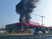 Голям пожар гори в столицата
