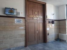 Медици препълниха 8-а зала на Окръжния съд в Добрич, но ход на делото не беше даден