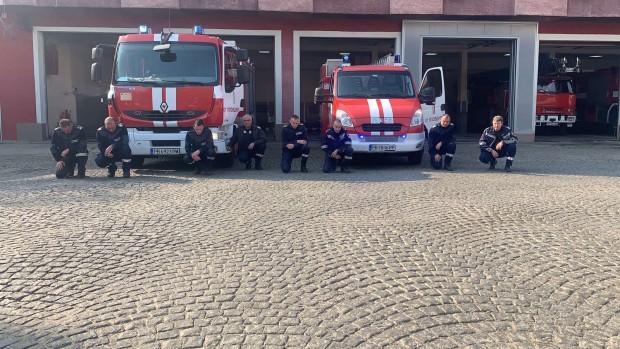 TD С едноминутно мълчание пловдивските огнеборци отдадоха последна почит на