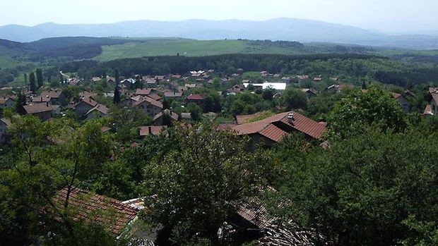 Жители на пернишкото село Кладница протестират заради лошото състояние на